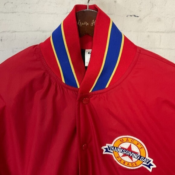 Macys Thanksgiving Day Parade Red Jacket Performance Team Bomber Coat Sz M R1 - Picture 6 of 11
